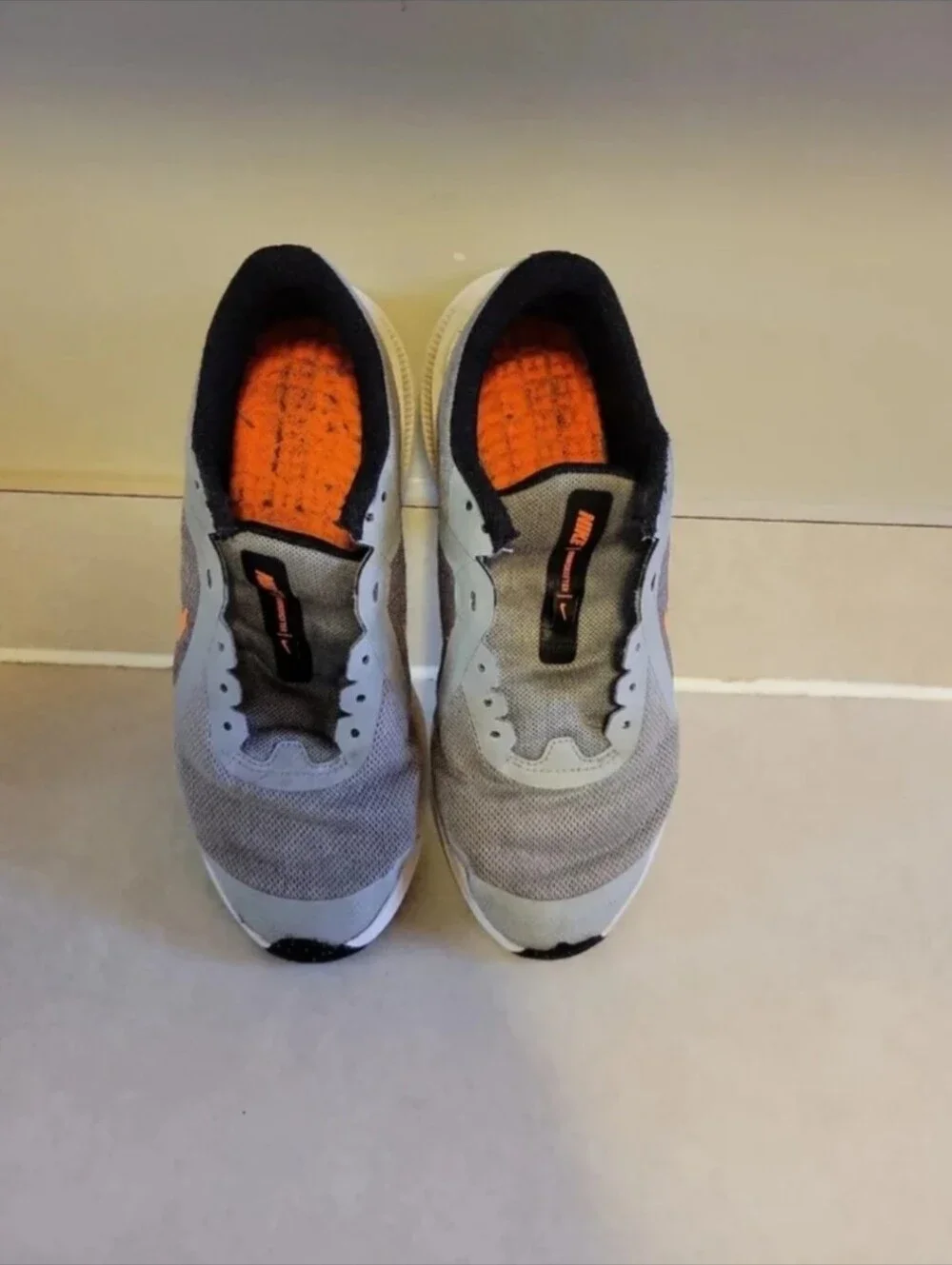 Sz. 3.5Y Nike Downshifter 10 Running Shoes